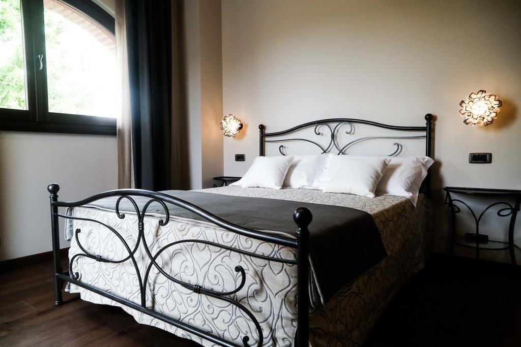 Bed and Breakfast Cascina Cortine Guarene Zimmer foto